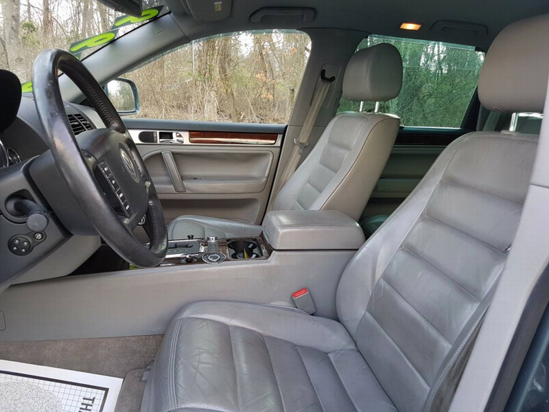 Illustration for article titled For $7,477, Could This 2004 VW Touareg V10 TDI Make You The Torque Of The Town?